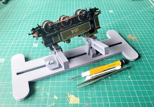 Model Railway Loco Servicing Cradle multi-angle train berth stand 00 H0 N H0m — image 8