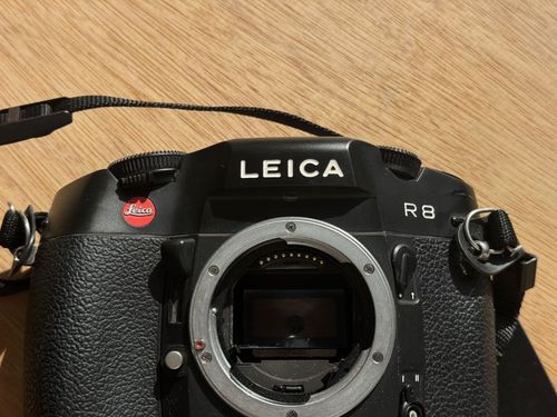 Leica R8 Black SLR camera, body only. Great condition and works like a dream. — image 4