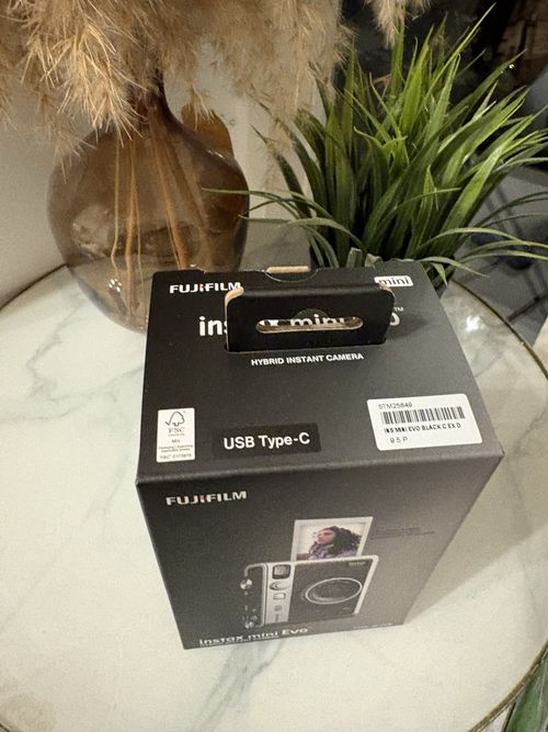 Fujifilm instax mini Evo Hybrid Instant Camera USB Type-C, Black — image 6