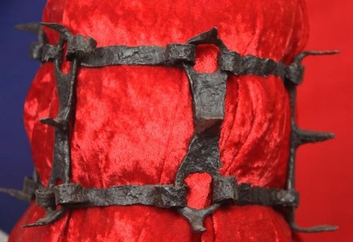 A Fabulous Agincourt Period 'War-Hound' Spiked Iron Collar. — image 4