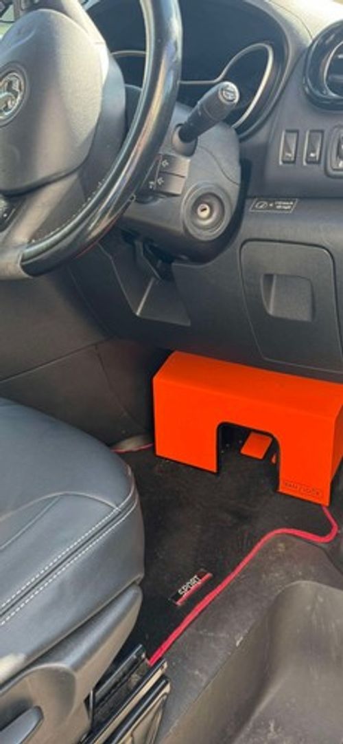 RENAULT TRAFFIC/VAUXHALL VIVARO/NISSAN PRIMASTAR HEAVY DUTY PEDAL LOCK