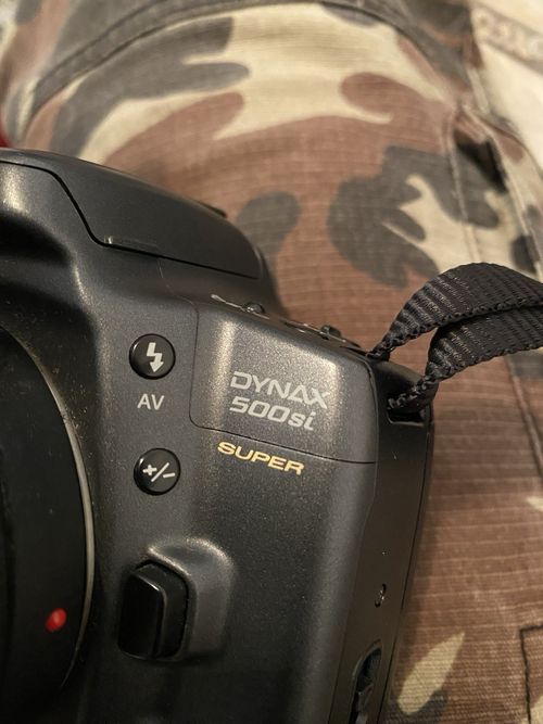 Minolta Dynax 500si Super Black 35mm SLR w/ Sigma 70-300mm Lens & Flash — image 9