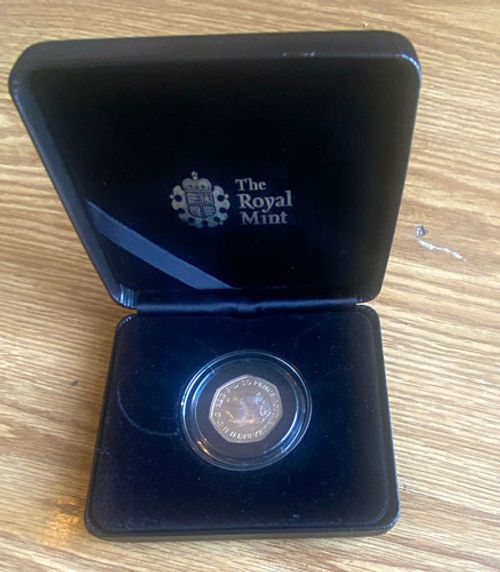 The Royal Mint Plastic Black Presentation Coin Case with Capsule & Coin