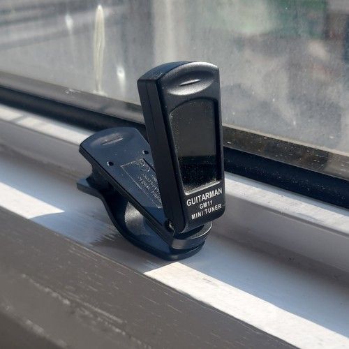 Guitarman GM11 Digital Clip-on Tuner for Guitar Black, Plastic 6 x 3 x 4 cm