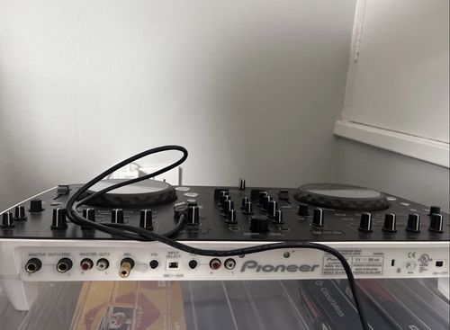 Pioneer DDJ-ERGO 2-Deck 2-Channel DJ Controller Built-in Mixer Loop/Sampler — image 2