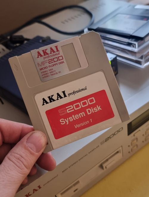 Akai S2000 Digital Sampler 32MB memory PLUS Iomega ZIP drive, 4 disks, leads — image 3