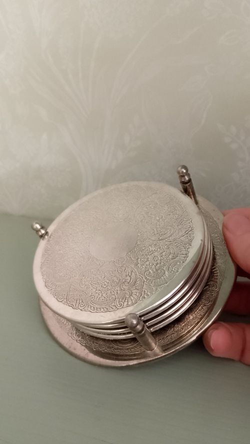 Elegant silver plated drinks coasters set of 4 with holder embossed filigree — image 3