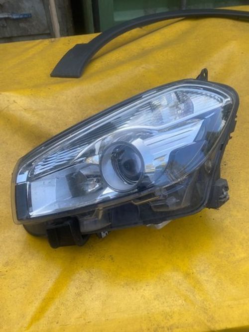 Nissan Qashqai 2010 Passenger Side Headlight / Nearside