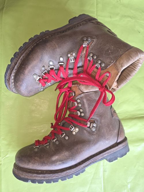 Meindl two stitched boots mountain boots vintage walking boots size 43 UK 9 brown  — image 6