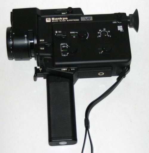 SANKYO XL-320 Supertronic super 8 Movie Camera with Accessories — image 2