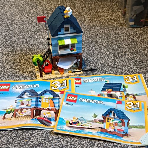 LEGO Creator 3 in 1 Beachside Vacation 31063 Complete Set 275 Pieces