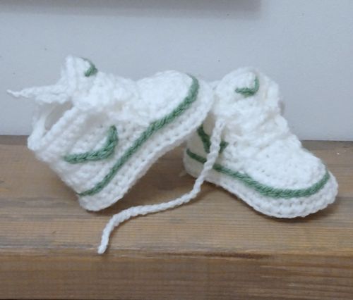 NEW BABY CROCHET SHOES TRAINERS SNEAKERS BOOTIES WHITE GREEN HANDMADE  shoes  — image 2