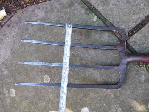 Vintage ELWELL Ladies fork, small Garden Fork Border Garden Digging Old Tool — image 9
