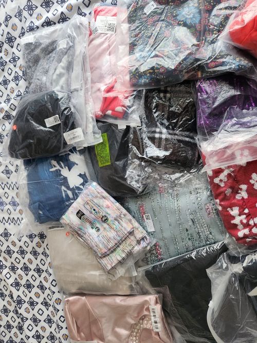 Mixed Clothing Wholesale Job Lot Bundle – Assorted Garments 18 Pcs — image 2
