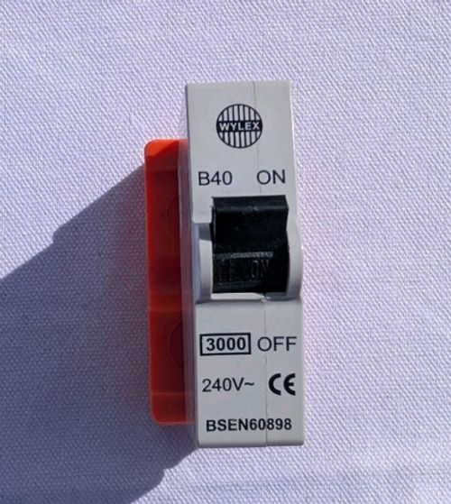 WYLEX 40 A Push/Plug-In B40 40 Amp MCB Inc. Base Orange Tested 