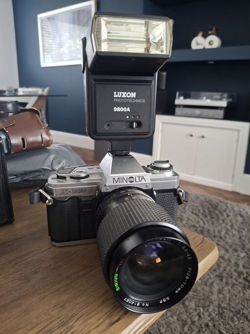 Minolta X-300 Silver 35mm SLR Film Camera 28-70mm Zoom Lens & 9800A Flash — image 2