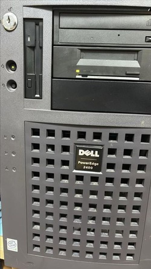 DELL POWEREDGE 2400, PENTIUM III, 512MB RAM, 2XPSU, WINDOWS 2000, VINTAGE,RETRO