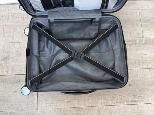 Cabin Size Hard Samsonite Suitcase in Black with Built in TSA Lock — image 9