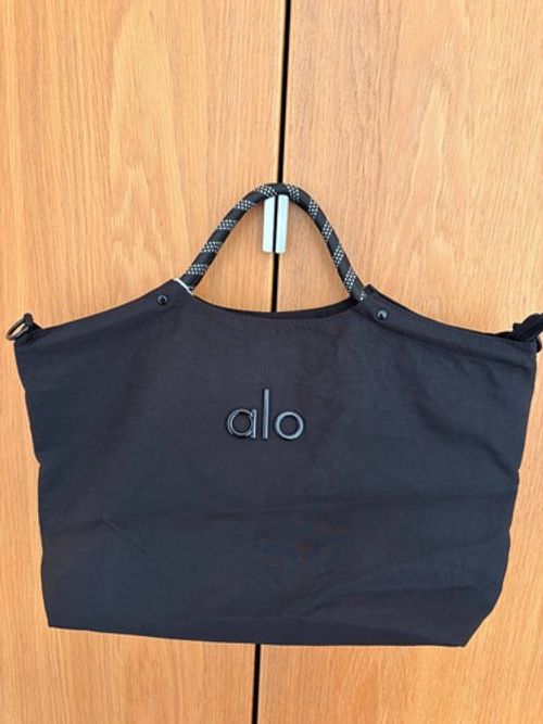 Alo Yoga Women's Black Lightweight Tote Bag for Fitness and Gym