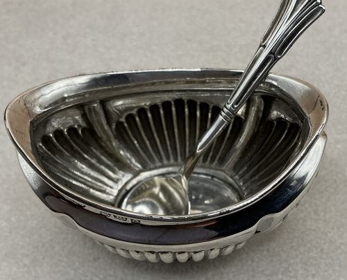 Sterling Silver Fully Hallmarked 925 Condiment Pot And Spoon. Birmingham 1906 — image 1