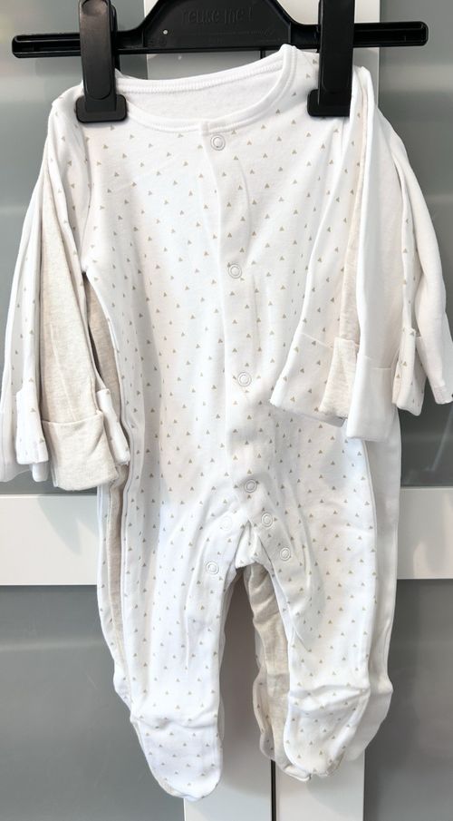5 Baby Sleepsuits Unisex 0-3 Months From George New with Tags — image 1