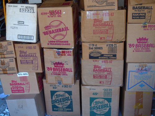 COLOSSAL VINTAGE SPORTSCARDS COLLECTION WITH OLD UNOPENED PACKS! FREE MANTLE! — image 4
