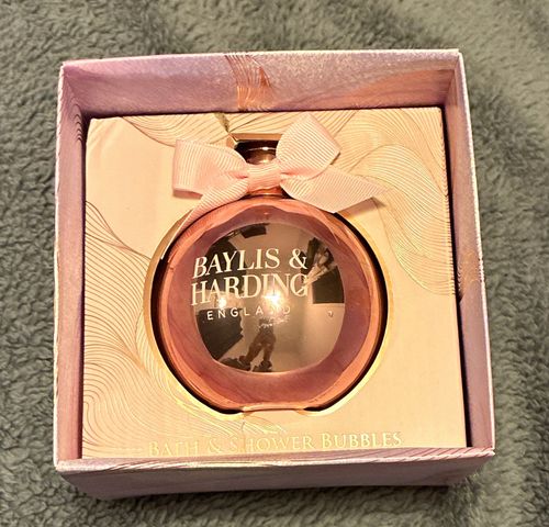 Baylis & Harding Bath & Shower Bubbles Gel Gift Set Pink Round Unisex Body — image 1