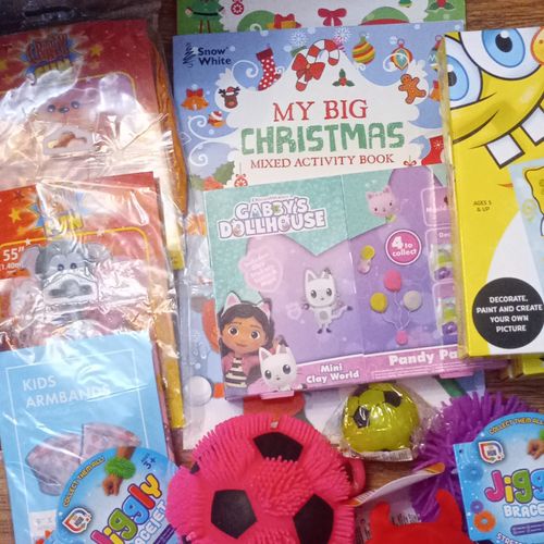 Nickelodeon SpongeBob craft/3D picture book & kids toys bundle job lot 24 — image 4