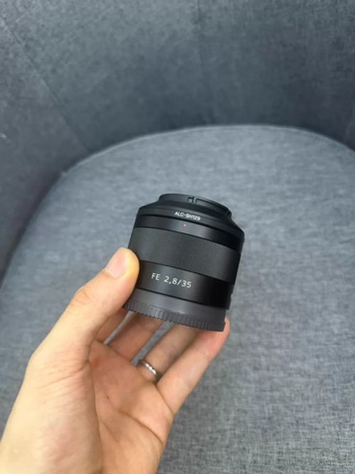 Sony Sonnar T FE 35mm f/2.8 ZA Lens Full Frame Prime Fixed Wide Lens W/Caps
