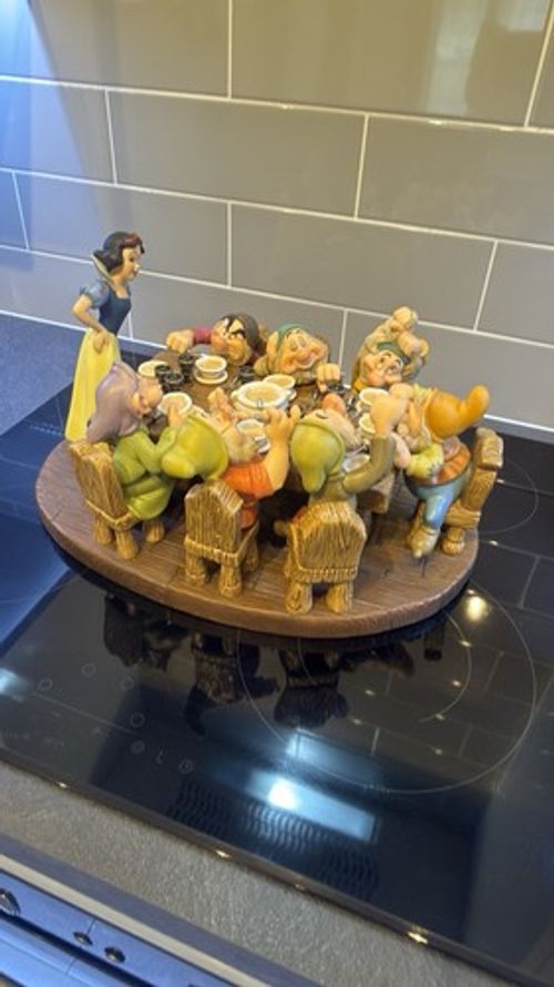 RARE Snow White and The Seven Dwarfs  Soup's On Figurine LE 1542/1937